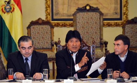 evo morales Morales: Me da ’mucha vergüenza’ pedir créditos al extranjero